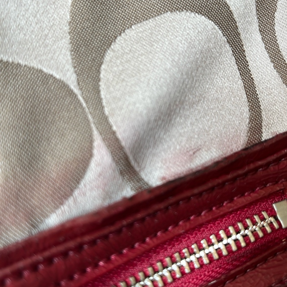 GUC Coach Poppy shoulder bag. There are a few flaws. - Picture 15 of 16